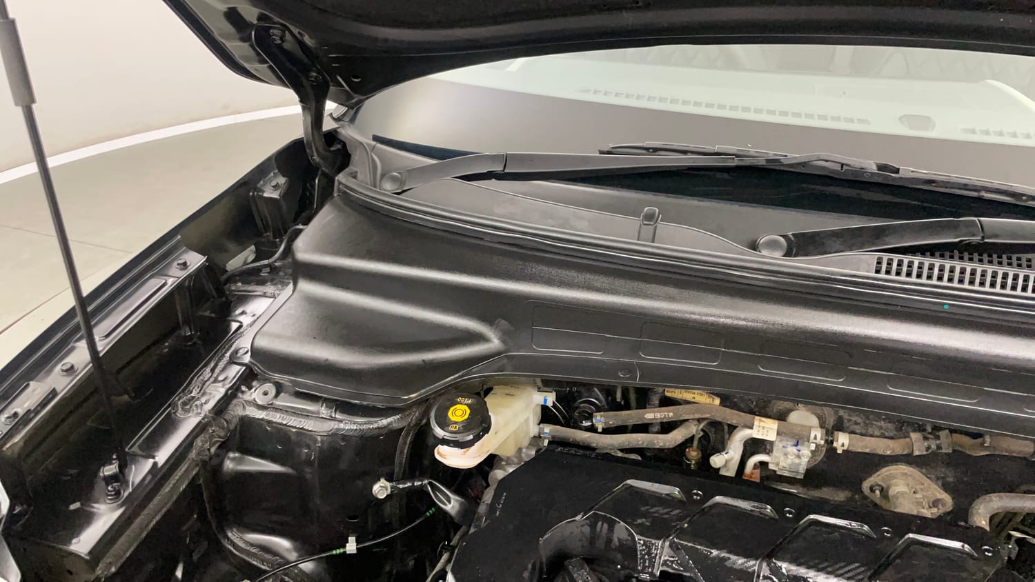 Used 2024 Hyundai Creta 1.5 MPi Petrol MT EX Petrol Manual engine ENGINE RIGHT SIDE HINGE & APRON VIEW
