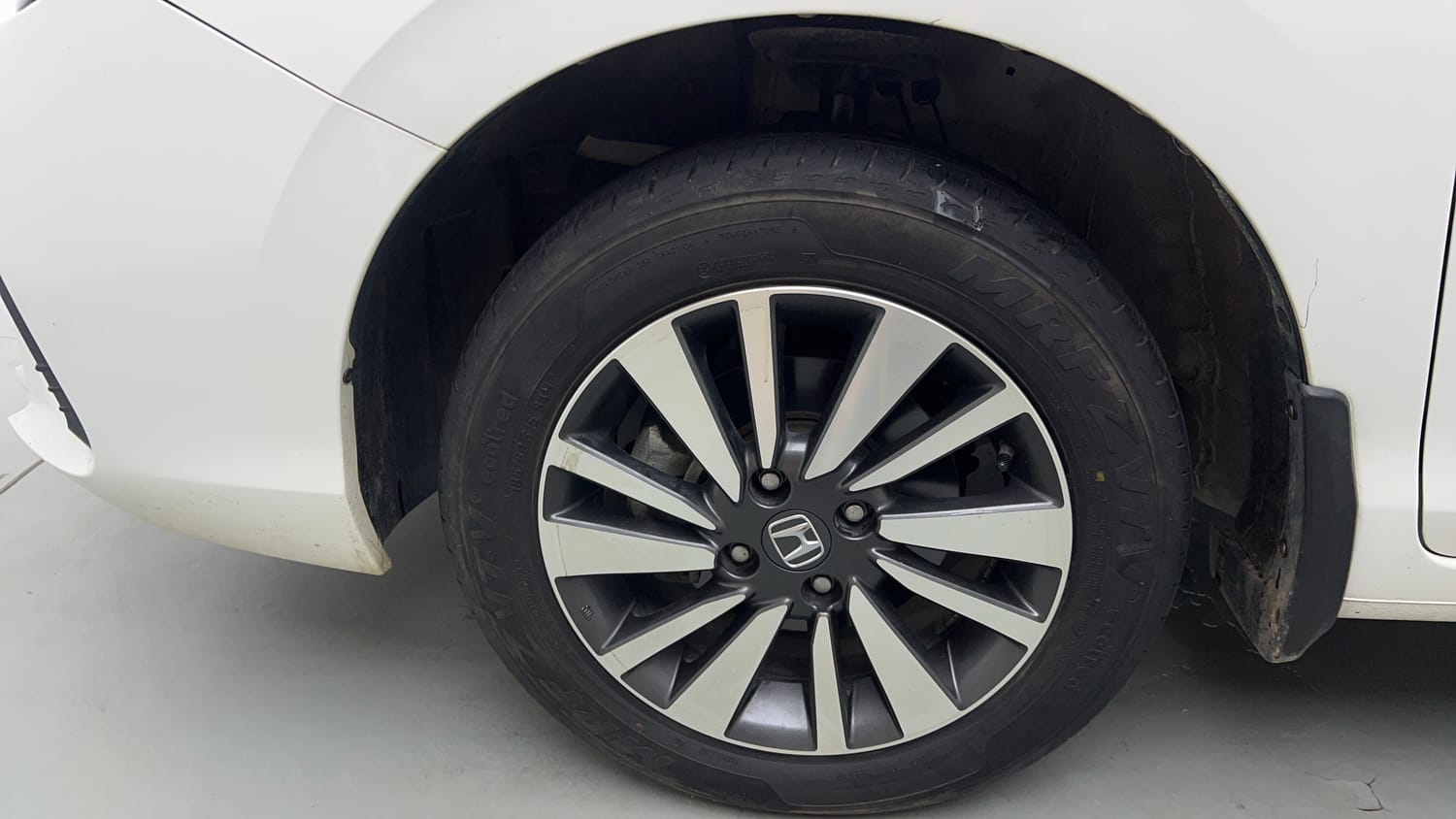 Used 2024 Honda City VX Petrol MT Petrol Manual tyres LEFT FRONT TYRE RIM VIEW