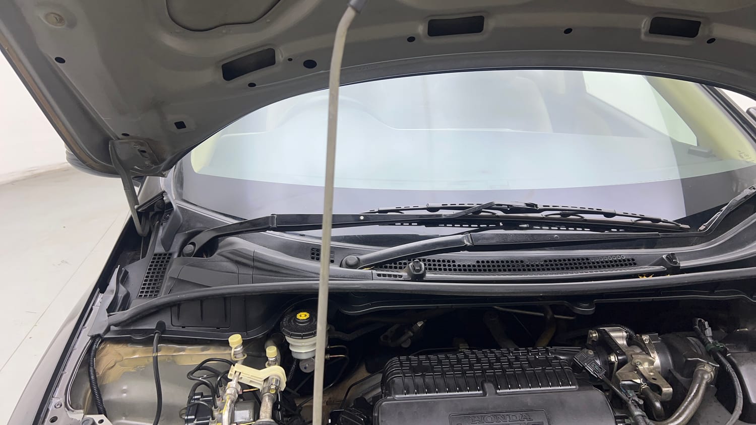 Used 2016 Honda City VX Petrol Manual engine ENGINE RIGHT SIDE HINGE & APRON VIEW