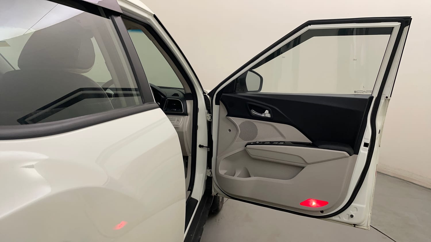 Used 2021 Mahindra XUV 300 W8 1.2 Petrol Petrol Manual interior RIGHT FRONT DOOR OPEN VIEW