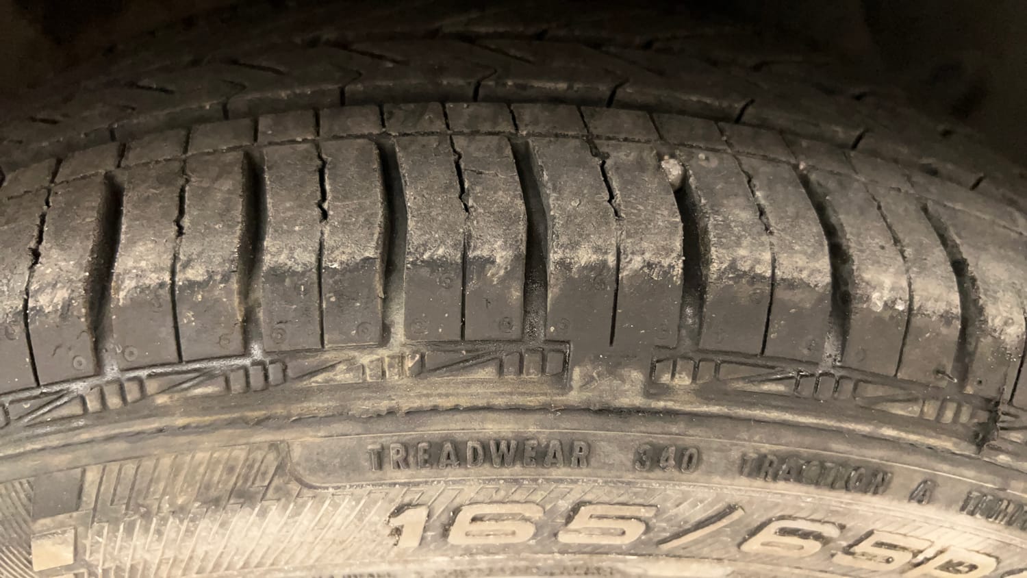 Used 2017 Hyundai Grand i10 Sportz (O) 1.2 Kappa VTVT Petrol Manual tyres RIGHT FRONT TYRE TREAD VIEW