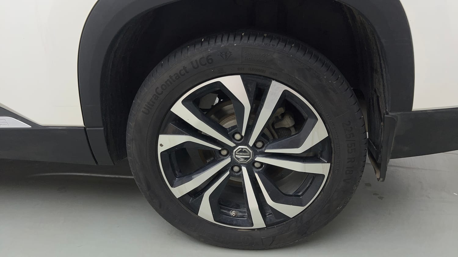 Used 2023 MG Motors Hector Plus Savvy Pro 1.5 Turbo Petrol CVT 6 STR Petrol Automatic tyres LEFT REAR TYRE RIM VIEW