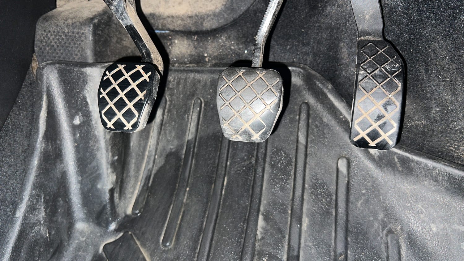 Used 2018 Volkswagen Ameo Trendline 1.0L (P) Petrol Manual interior PEDALS VIEW