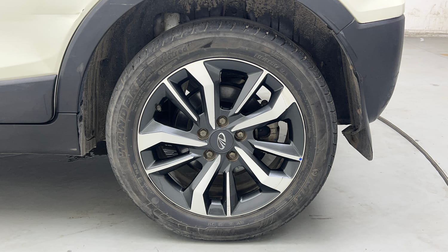 Used 2022 Mahindra XUV 300 W8 (O) 1.2 Petrol AMT Petrol Automatic tyres LEFT REAR TYRE RIM VIEW