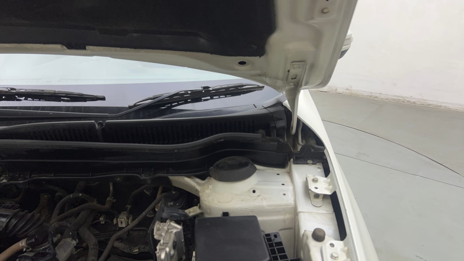 Used 2021 maruti-suzuki Vitara Brezza ZXi Petrol Manual engine ENGINE LEFT SIDE HINGE & APRON VIEW