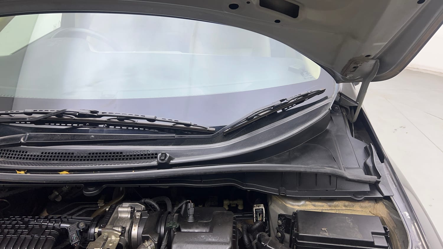 Used 2016 Honda City VX Petrol Manual engine ENGINE LEFT SIDE HINGE & APRON VIEW