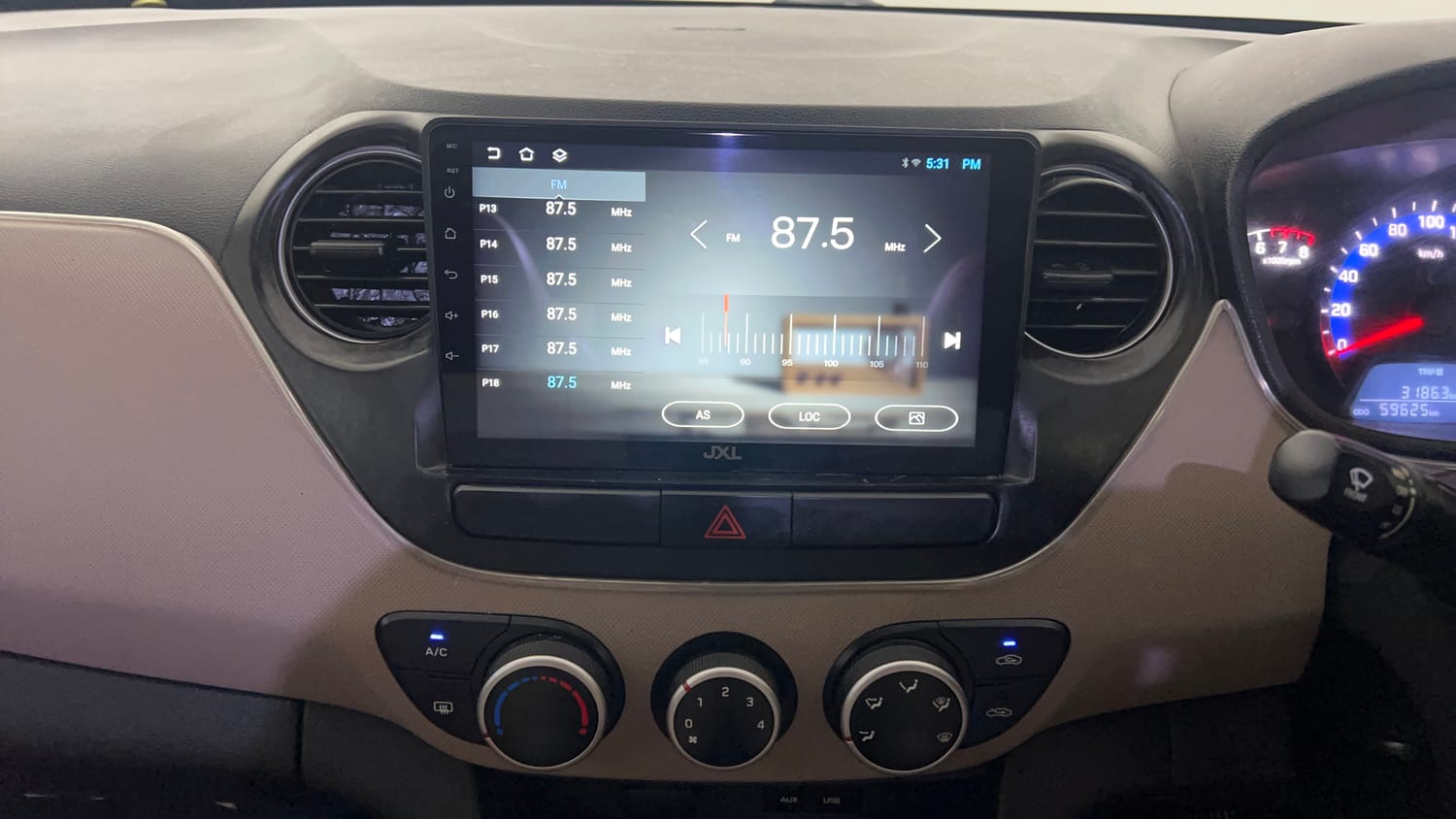 Used 2019 Hyundai Xcent S Petrol Manual interior MUSIC SYSTEM & AC CONTROL VIEW