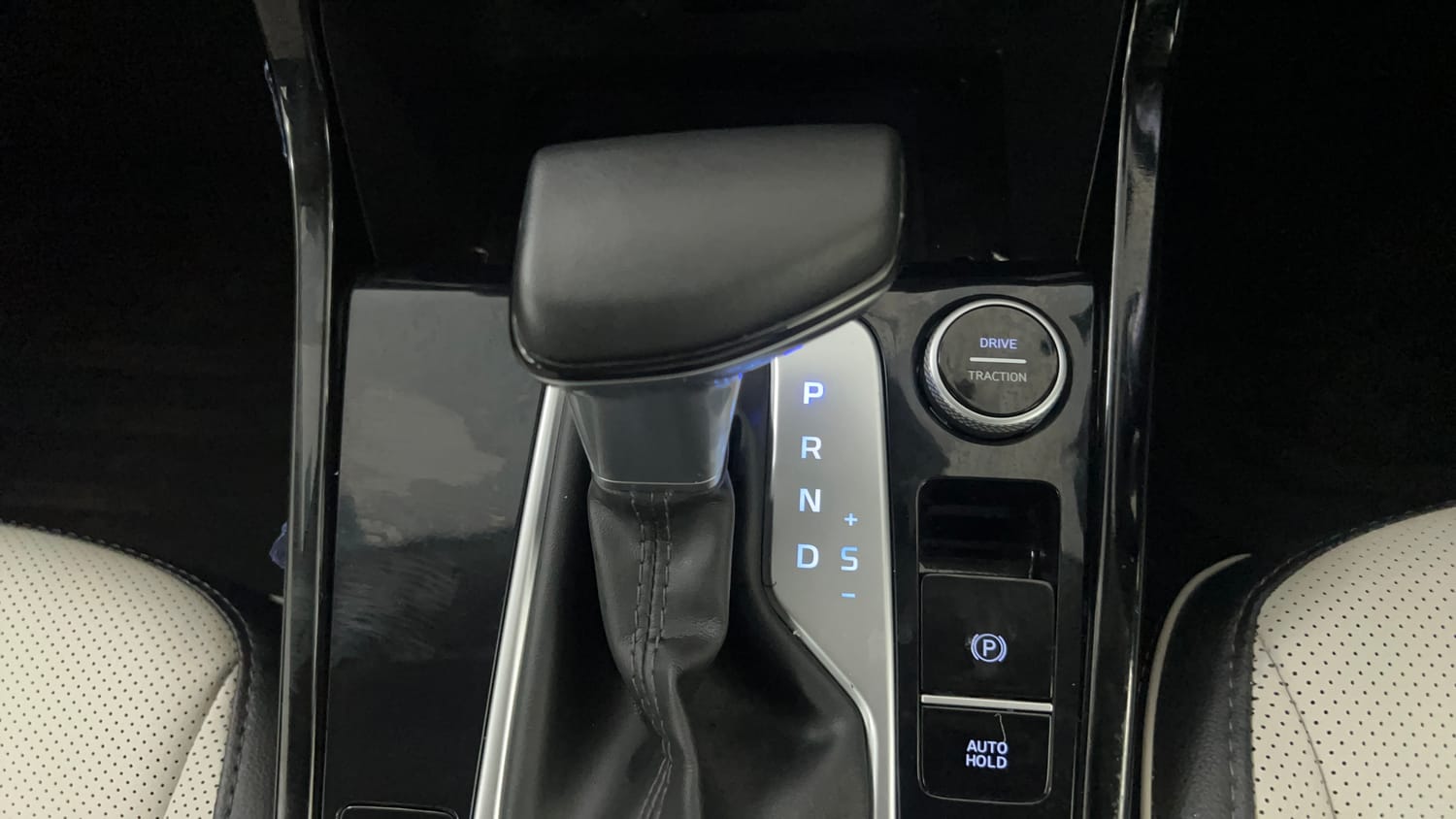 Used 2023 Hyundai Creta SX (O) 1.5 Petrol IVT Petrol Automatic interior GEAR  KNOB VIEW