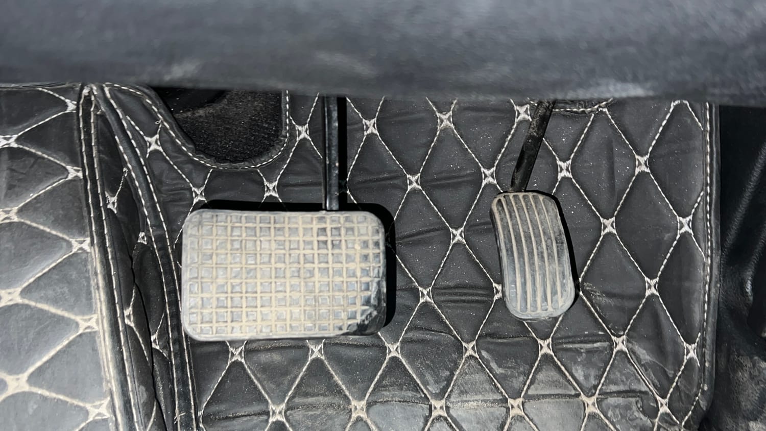 Used 2018 Tata Hexa XTA 4x2 7 STR Diesel Automatic interior PEDALS VIEW