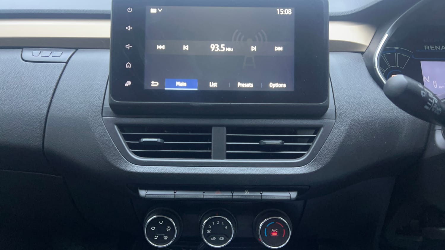 Used 2021 Renault Kiger RXT AMT Dual Tone Petrol Automatic interior MUSIC SYSTEM & AC CONTROL VIEW