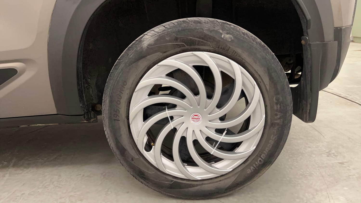 Used 2021 Renault Kiger RXT AMT Petrol Automatic tyres LEFT REAR TYRE RIM VIEW