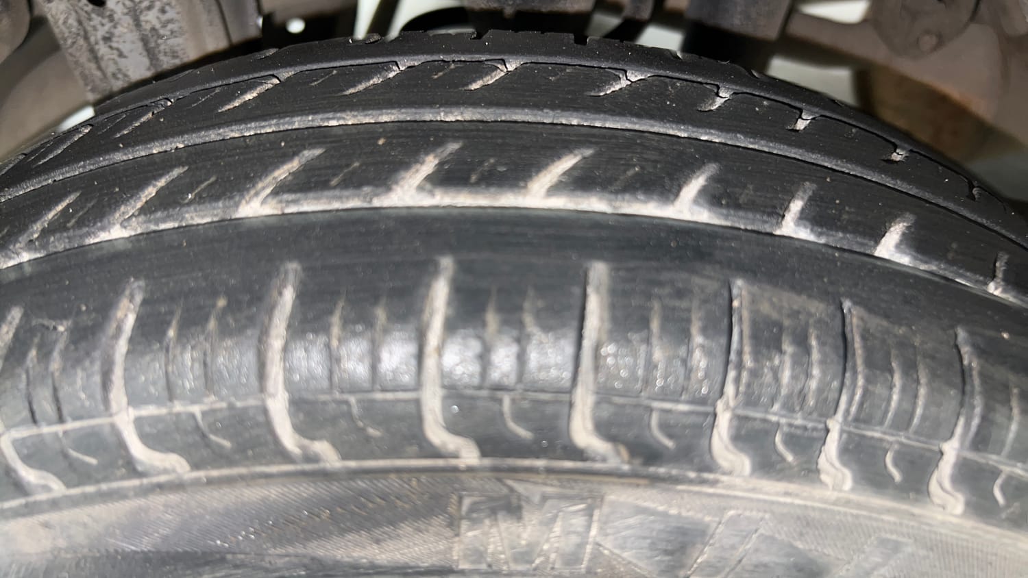 Used 2014 Maruti Suzuki Alto 800 Lxi Petrol Manual tyres RIGHT REAR TYRE TREAD VIEW