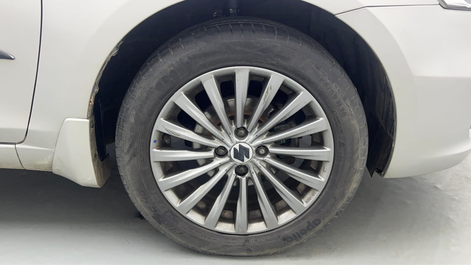 Used 2015 Maruti Suzuki Ciaz ZXI+ Petrol Manual tyres RIGHT FRONT TYRE RIM VIEW
