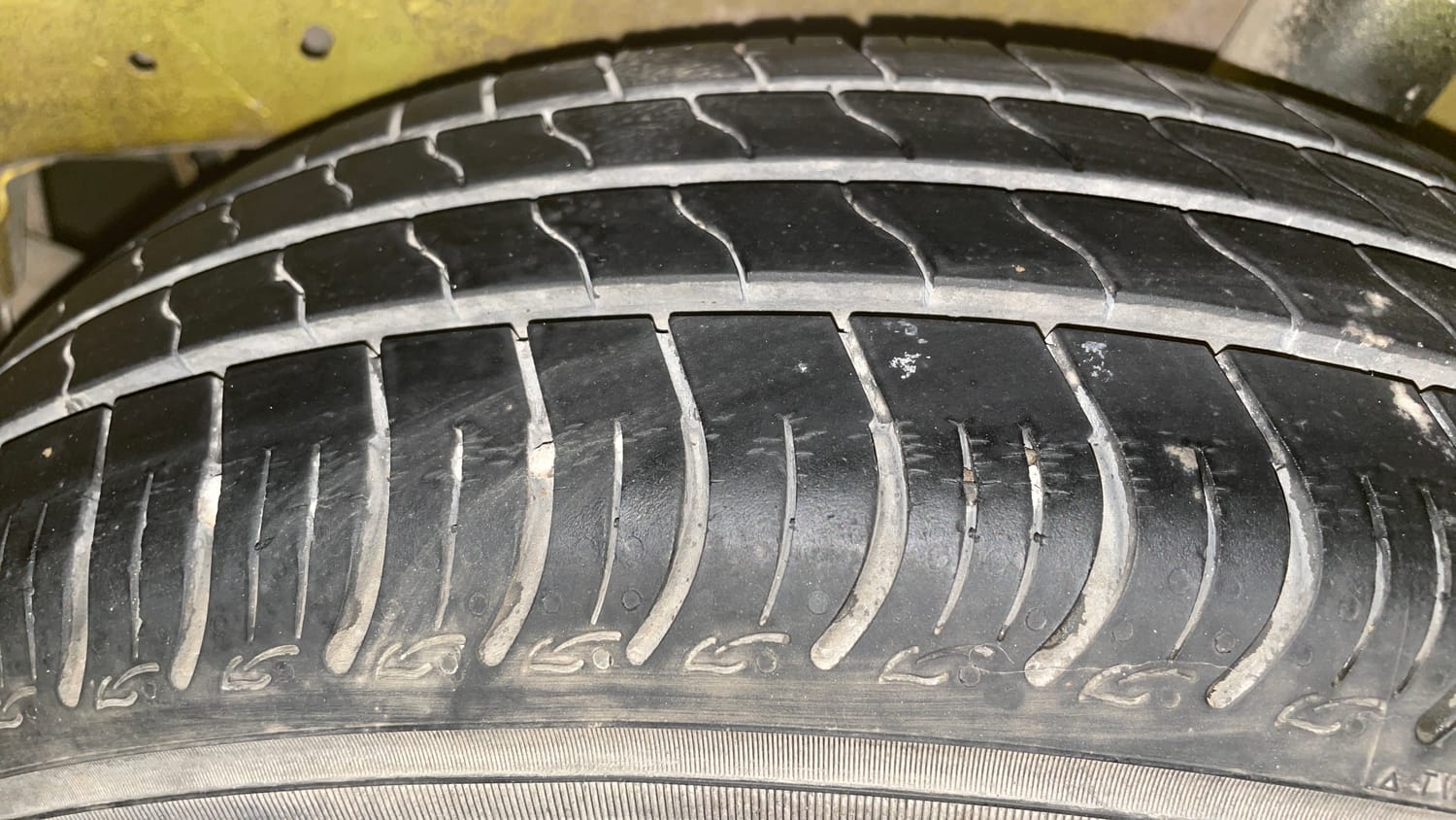 Used 2014 Maruti Suzuki Celerio VXi AMT Petrol Automatic tyres LEFT REAR TYRE TREAD VIEW