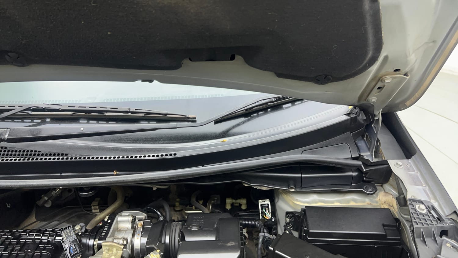 Used 2018 Honda WR-V VX MT Petrol Petrol Manual engine ENGINE LEFT SIDE HINGE & APRON VIEW