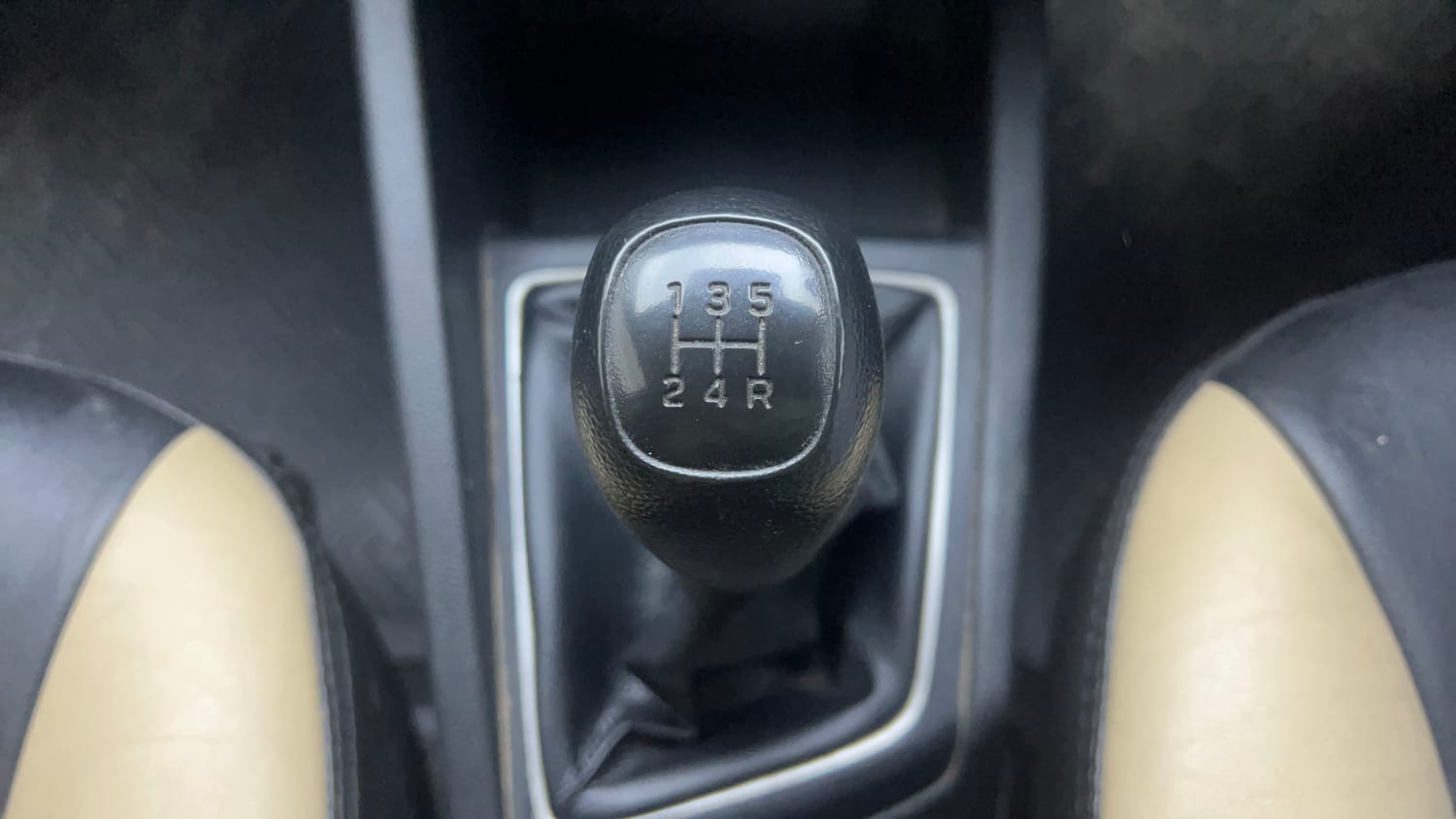 Used 2019 Hyundai Elite i20 Sportz Plus 1.2 Petrol Manual interior GEAR  KNOB VIEW