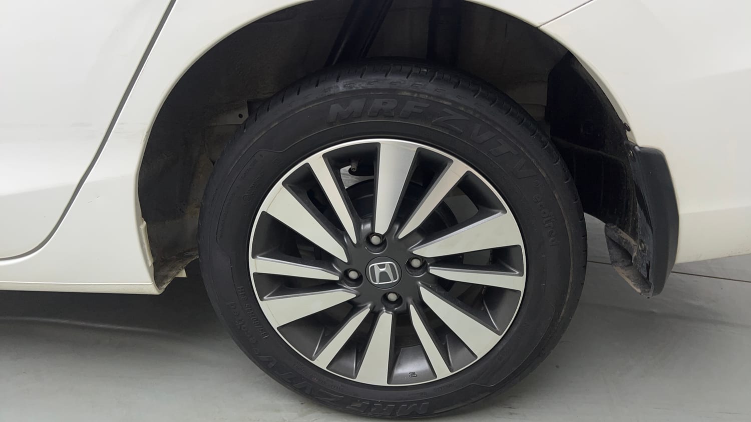 Used 2024 Honda City VX Petrol MT Petrol Manual tyres LEFT REAR TYRE RIM VIEW