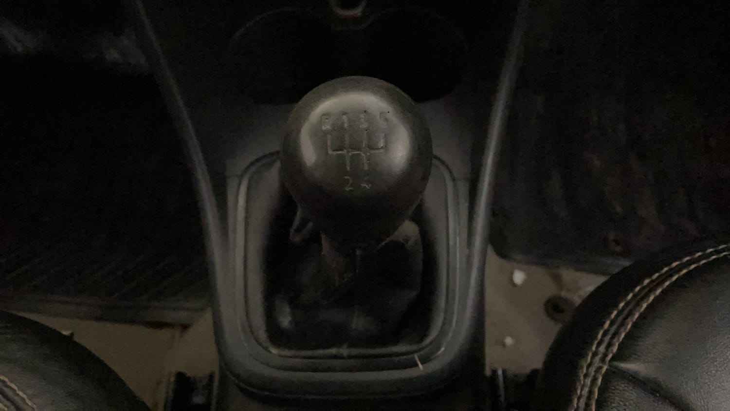 Used 2014 Volkswagen Polo Comfortline 1.2L (D) Diesel Manual interior GEAR  KNOB VIEW