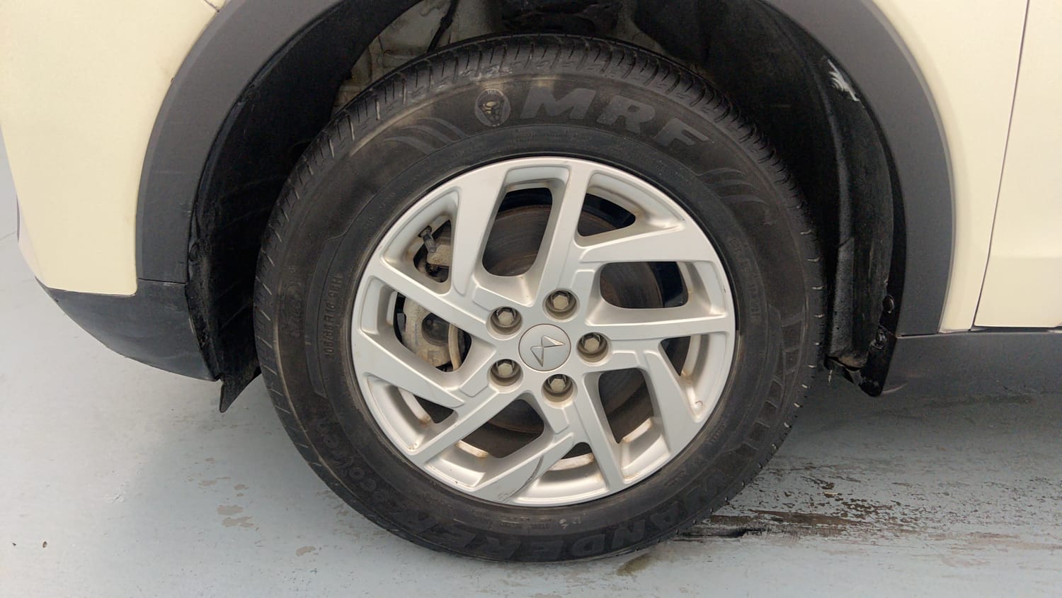 Used 2023 Mahindra XUV 300 W8 1.2 Petrol Petrol Manual tyres LEFT FRONT TYRE RIM VIEW