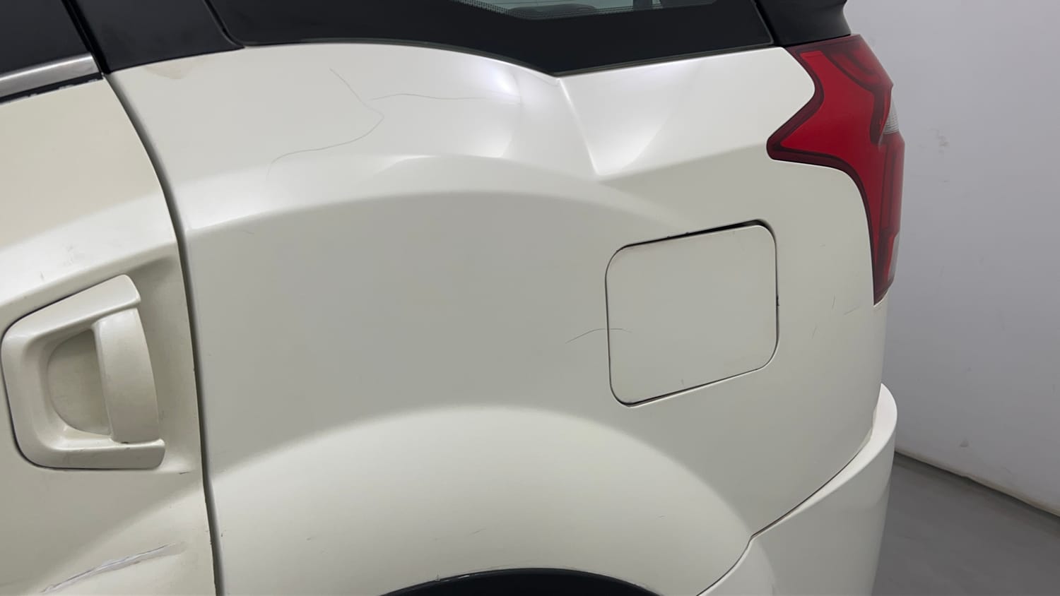 Used 2018 Mahindra XUV500 W11 Diesel Manual dents MINOR SCRATCH