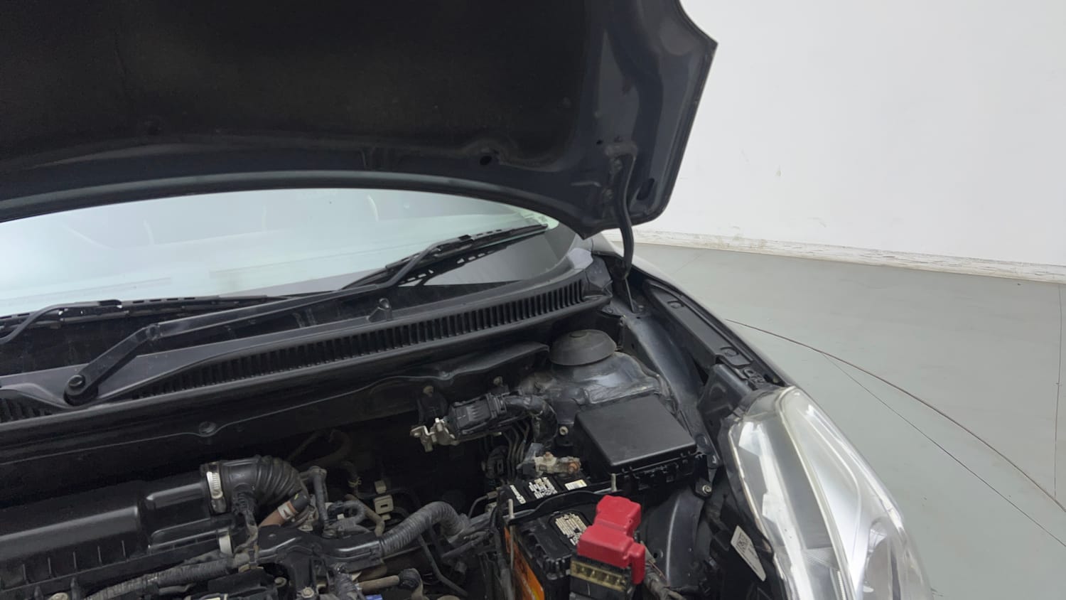Used 2018 Maruti Suzuki Baleno Delta 1.2 Petrol Manual engine ENGINE LEFT SIDE HINGE & APRON VIEW