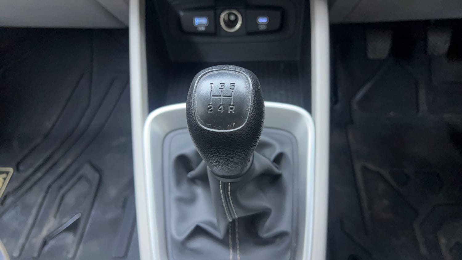 Used 2025 Hyundai Venue S (O) 1.2 Petrol Petrol Manual interior GEAR  KNOB VIEW