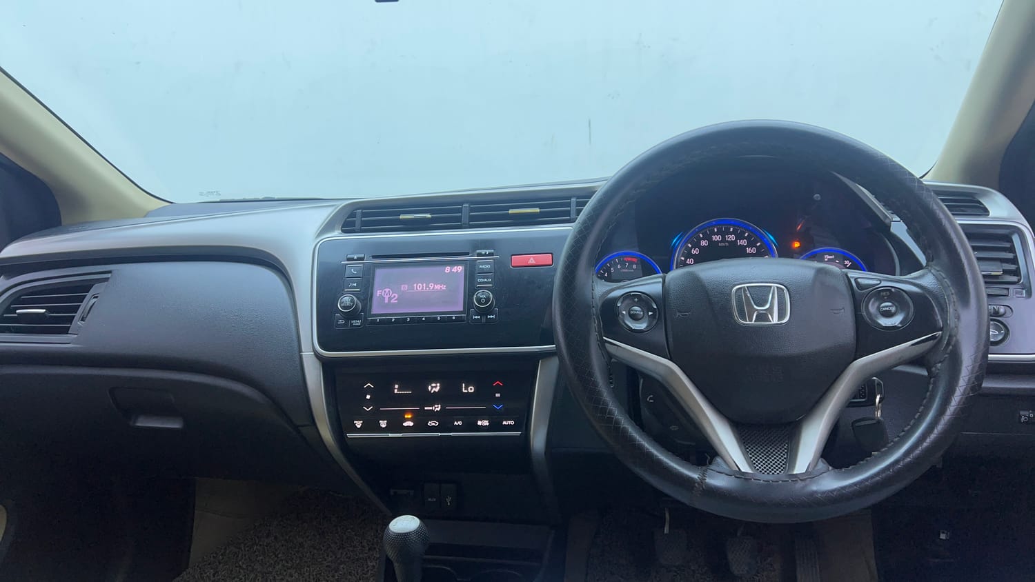 Used 2015 Honda City V Petrol Manual interior DASHBOARD VIEW