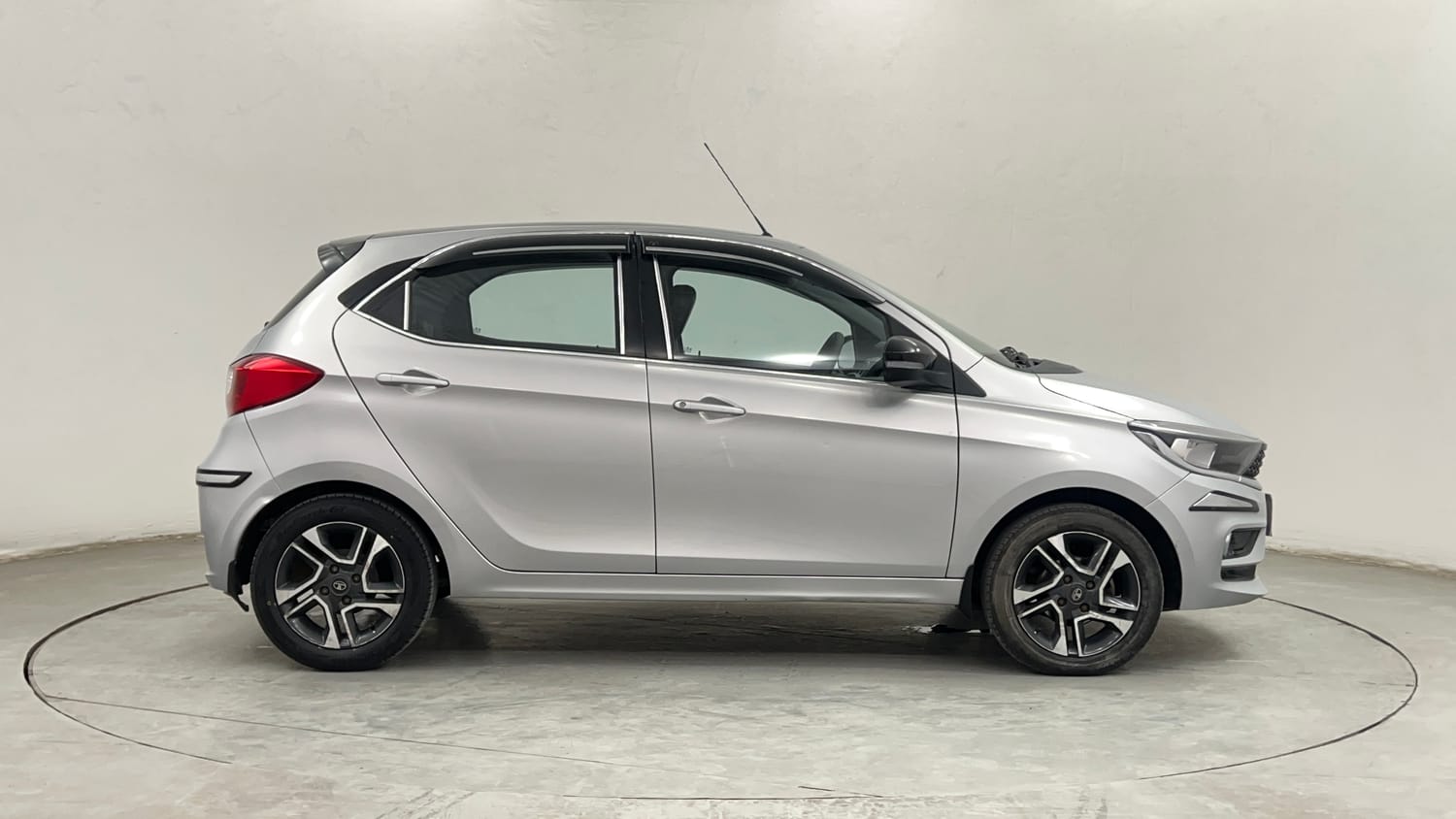 Used 2020 Tata Tiago Revotron XZ Plus Cng (outside fitted) Cng Manual exterior RIGHT SIDE VIEW