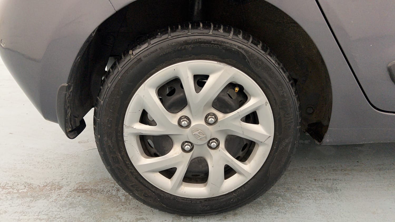 Used 2018 Hyundai Grand i10 Sportz 1.2 Kappa VTVT Petrol Manual tyres RIGHT REAR TYRE RIM VIEW