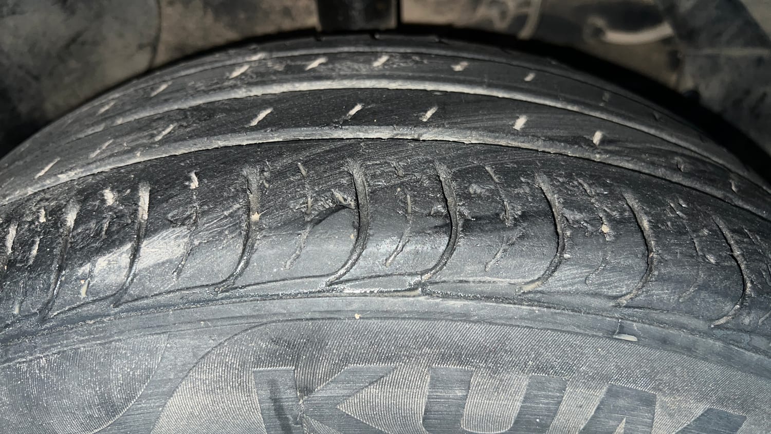 Used 2022 Maruti Suzuki Brezza VXi Petrol Manual tyres RIGHT FRONT TYRE TREAD VIEW