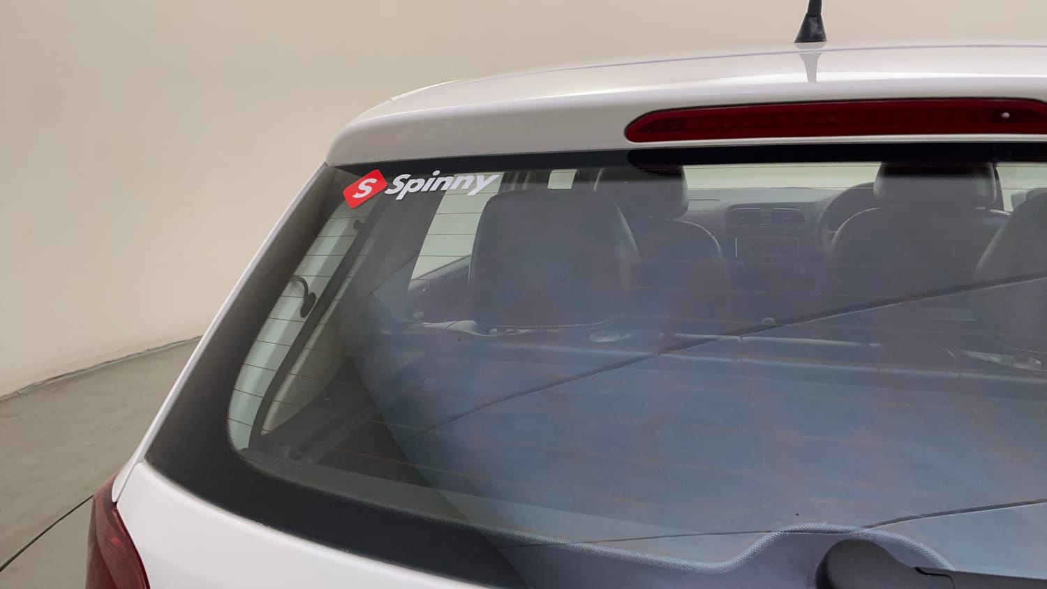 Used 2014 Volkswagen Polo Comfortline 1.2L (D) Diesel Manual top_features Rear defogger