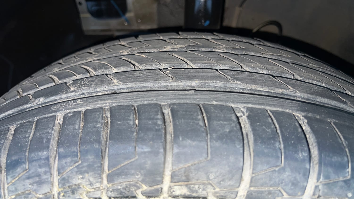 Used 2025 Hyundai Venue S (O) 1.2 Petrol Petrol Manual tyres LEFT FRONT TYRE TREAD VIEW