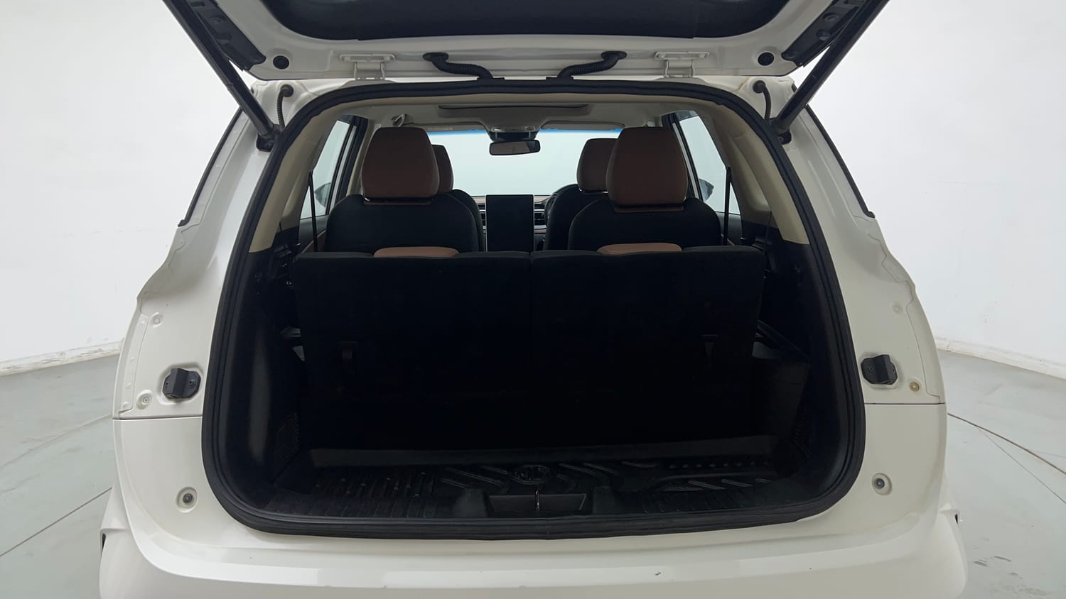 Used 2023 MG Motors Hector Plus Savvy Pro 1.5 Turbo Petrol CVT 6 STR Petrol Automatic interior DICKY INSIDE VIEW