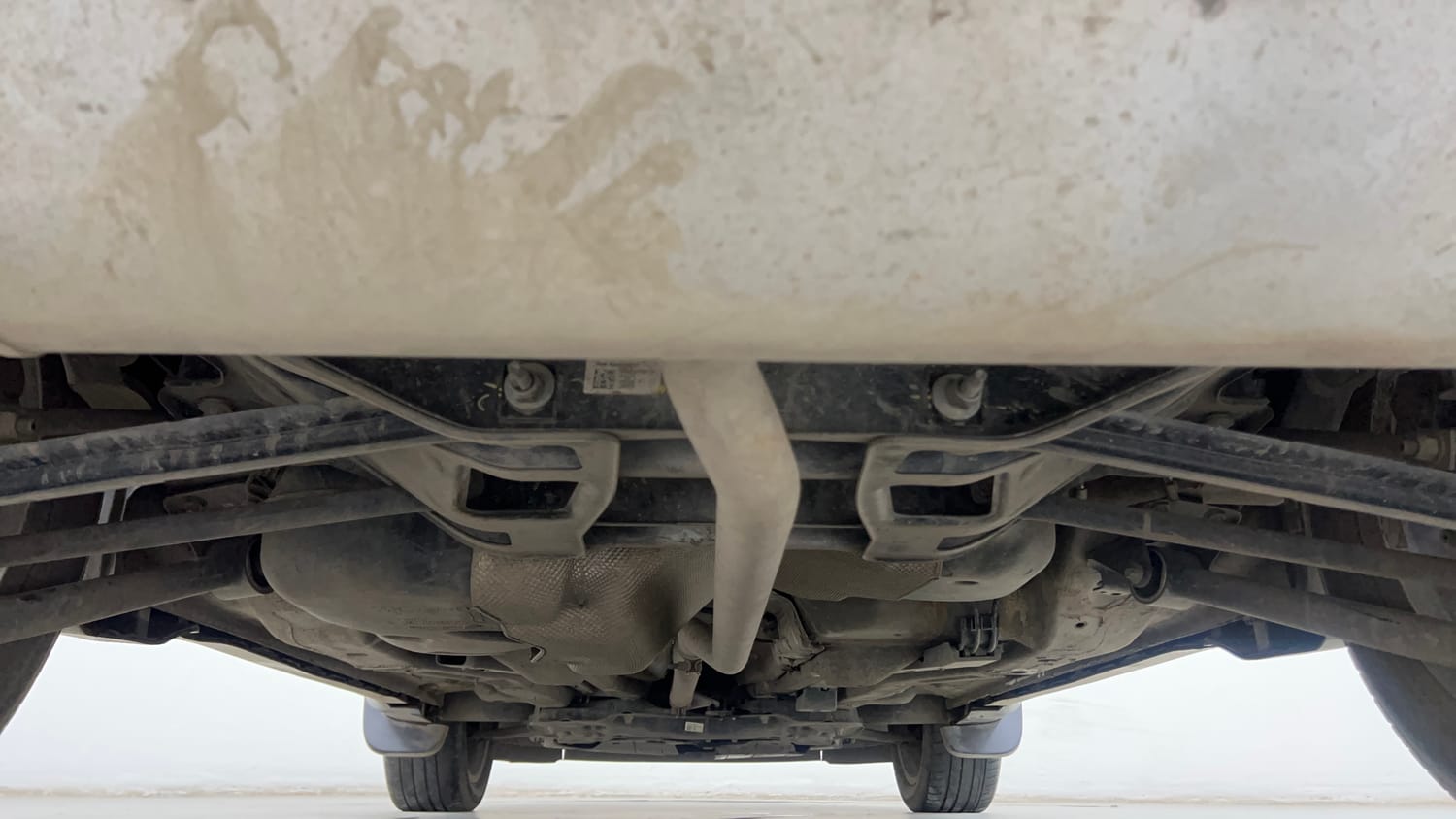 Used 2022 Jeep Compass Model S (O) 1.4 Petrol DCT Petrol Automatic extra REAR UNDERBODY VIEW (TAKEN FROM REAR)