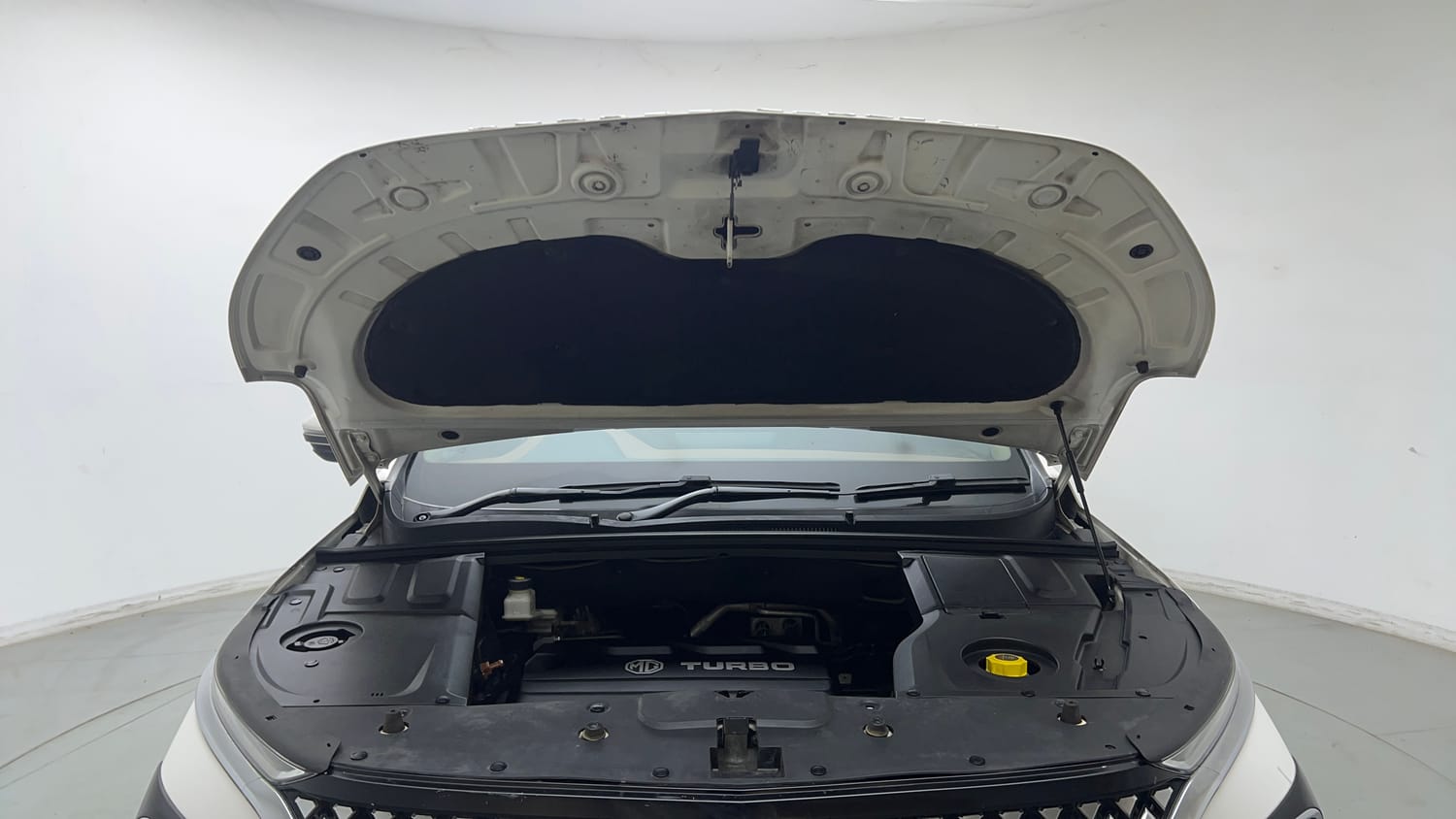 Used 2023 MG Motors Hector Plus Savvy Pro 1.5 Turbo Petrol CVT 6 STR Petrol Automatic engine ENGINE & BONNET OPEN FRONT VIEW