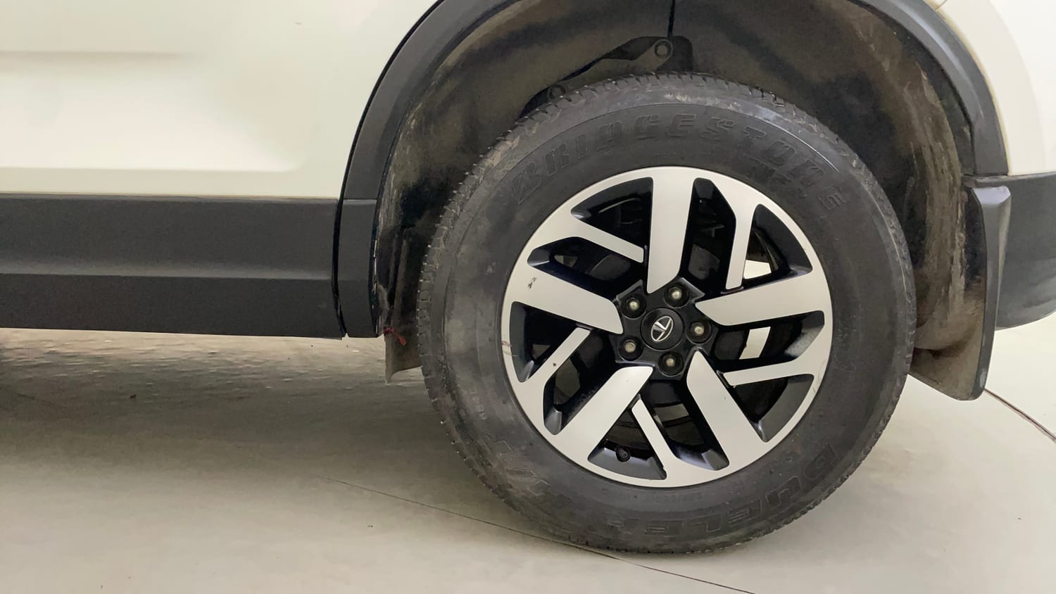 Used 2022 Tata Harrier XZA Plus Dual Tone Diesel Automatic tyres LEFT REAR TYRE RIM VIEW