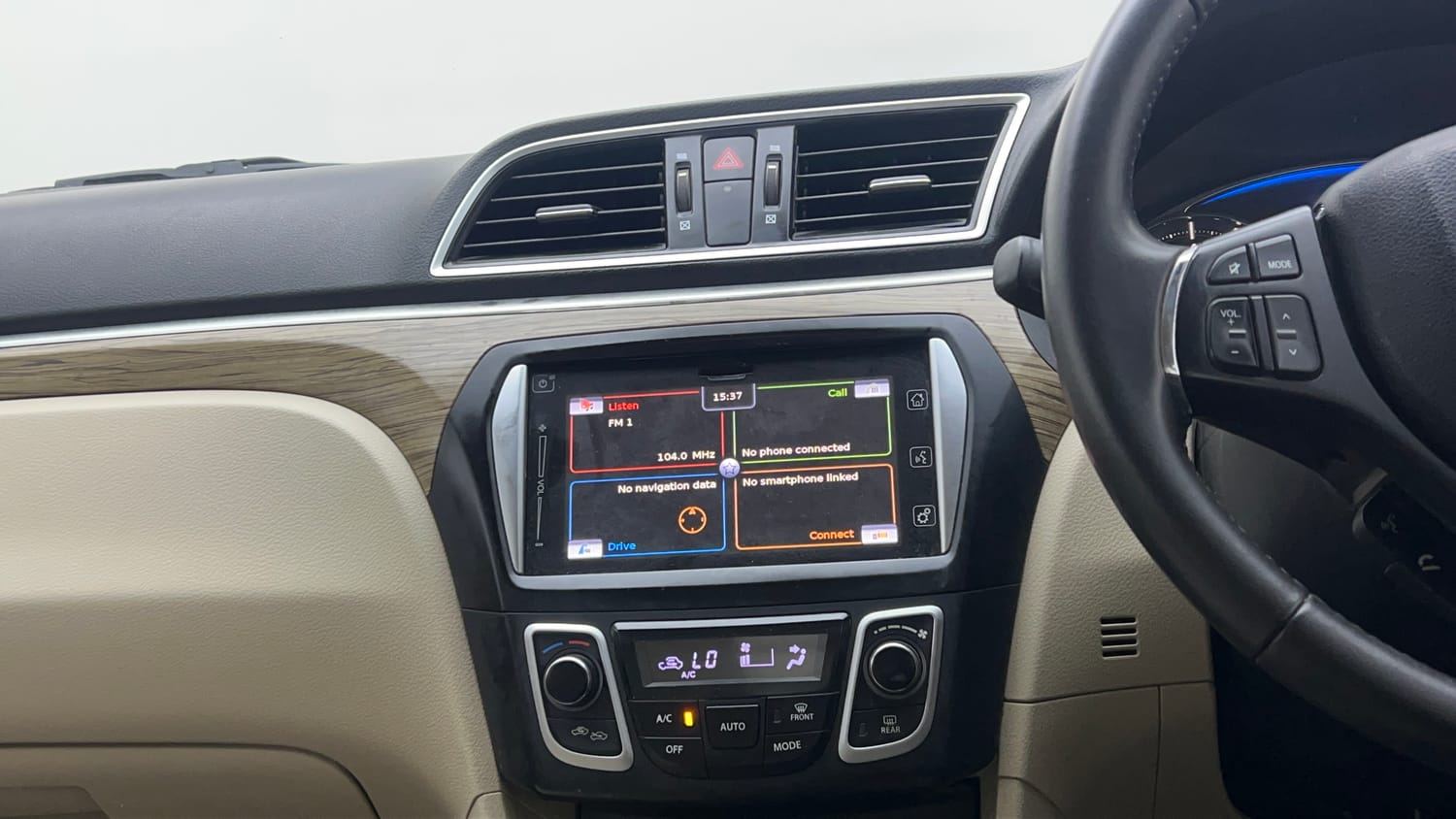 Used 2018 Maruti Suzuki Ciaz Alpha Hybrid 1.5 AT Petrol Automatic interior MUSIC SYSTEM & AC CONTROL VIEW