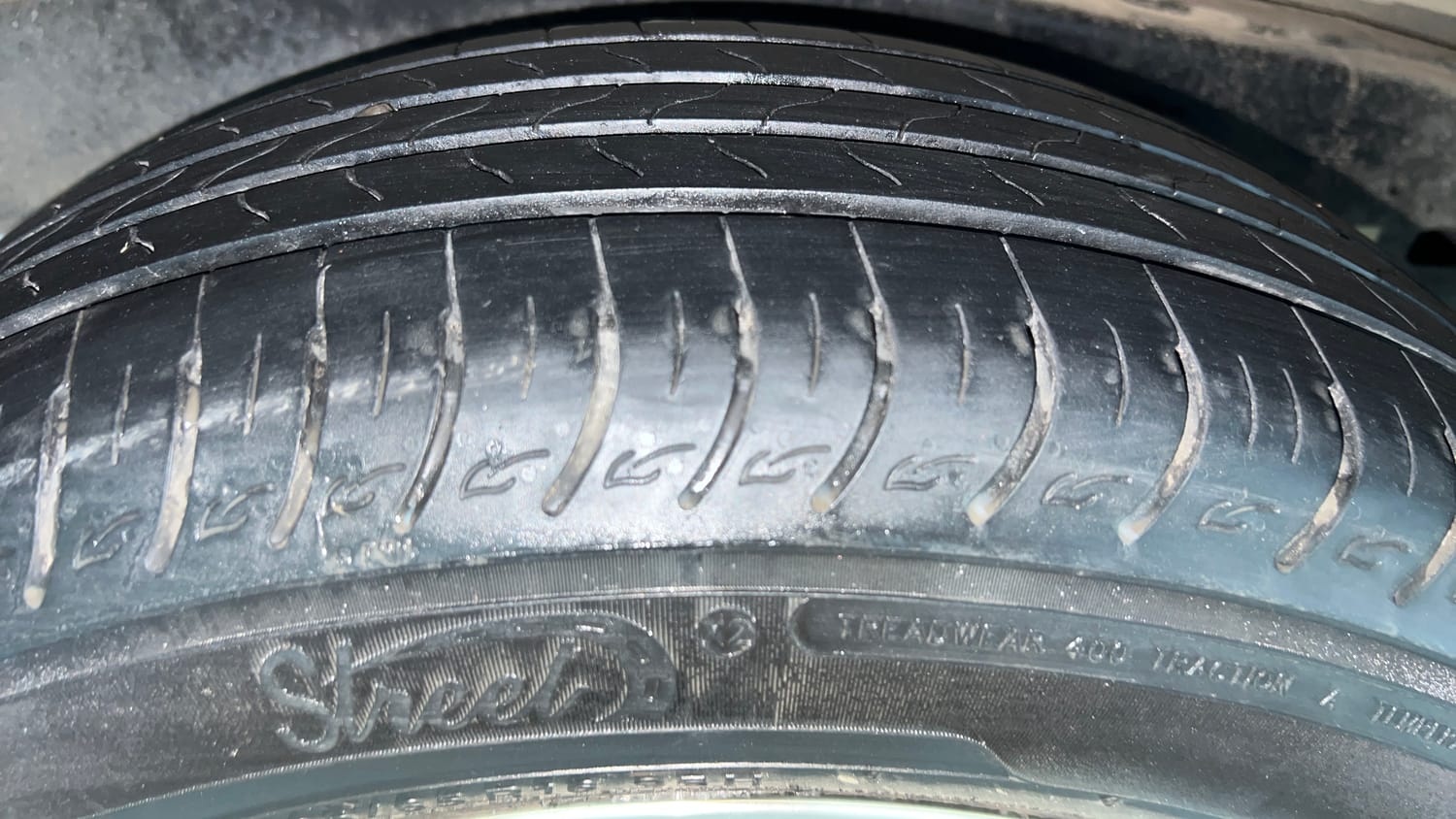 Used 2022 Toyota Innova Crysta GX 2.7 AT 7 STR Petrol Automatic tyres RIGHT REAR TYRE TREAD VIEW