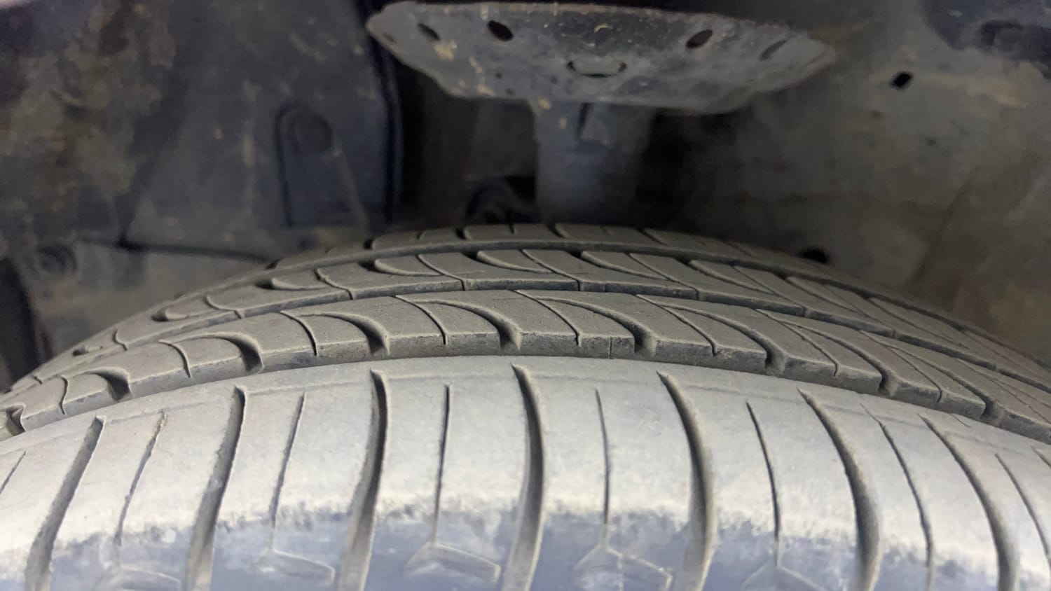 Used 2015 Honda City V Petrol Manual tyres LEFT FRONT TYRE TREAD VIEW