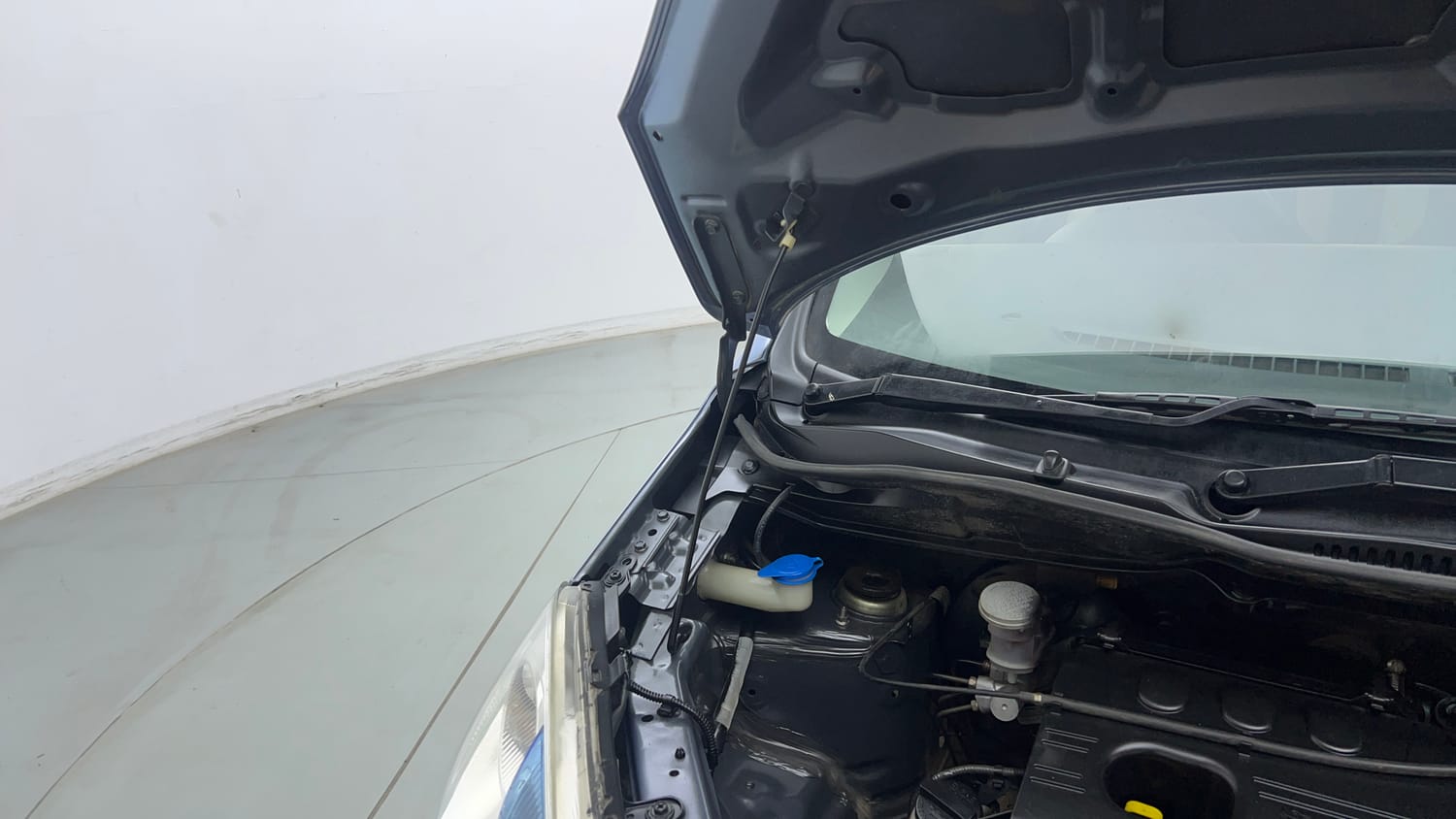 Used 2018 Maruti Suzuki Wagon R VXI Petrol Manual engine ENGINE RIGHT SIDE HINGE & APRON VIEW