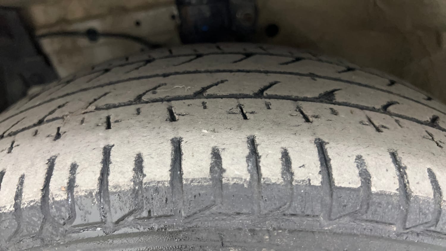 Used 2018 Maruti Suzuki Ertiga ZXI+ Petrol Manual tyres LEFT FRONT TYRE TREAD VIEW