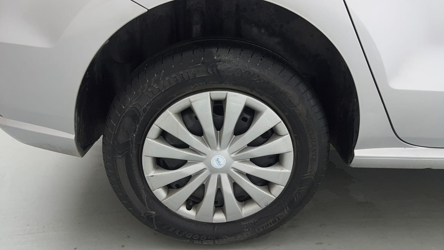 Used 2018 Volkswagen Ameo Trendline 1.0L (P) Petrol Manual tyres RIGHT REAR TYRE RIM VIEW