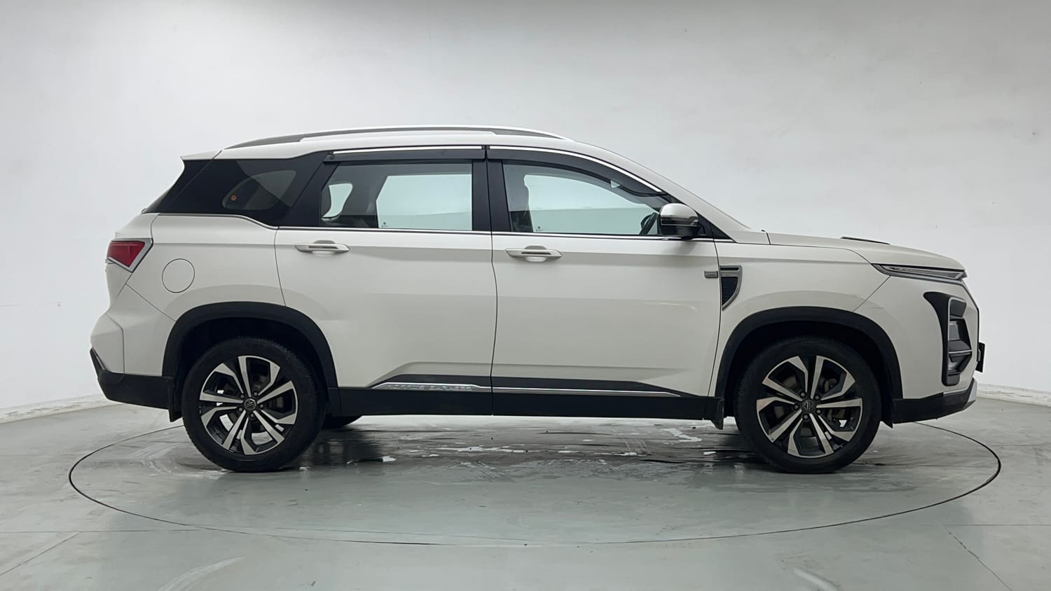 Used 2023 MG Motors Hector Plus Savvy Pro 1.5 Turbo Petrol CVT 6 STR Petrol Automatic exterior RIGHT SIDE VIEW