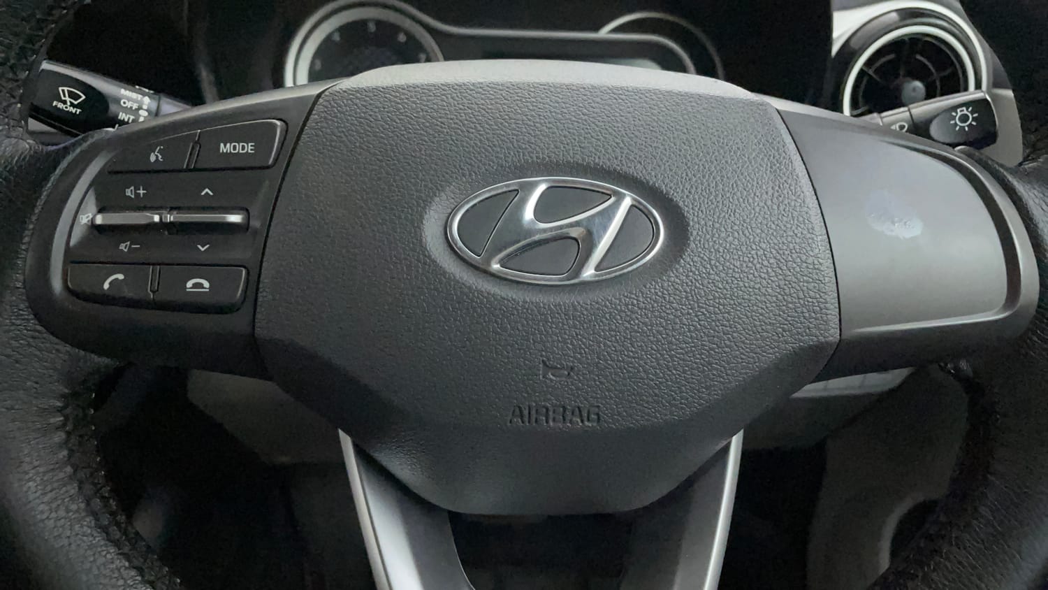Used 2022 Hyundai Grand i10 Nios Sportz AMT 1.2 Kappa VTVT Petrol Automatic top_features Airbags