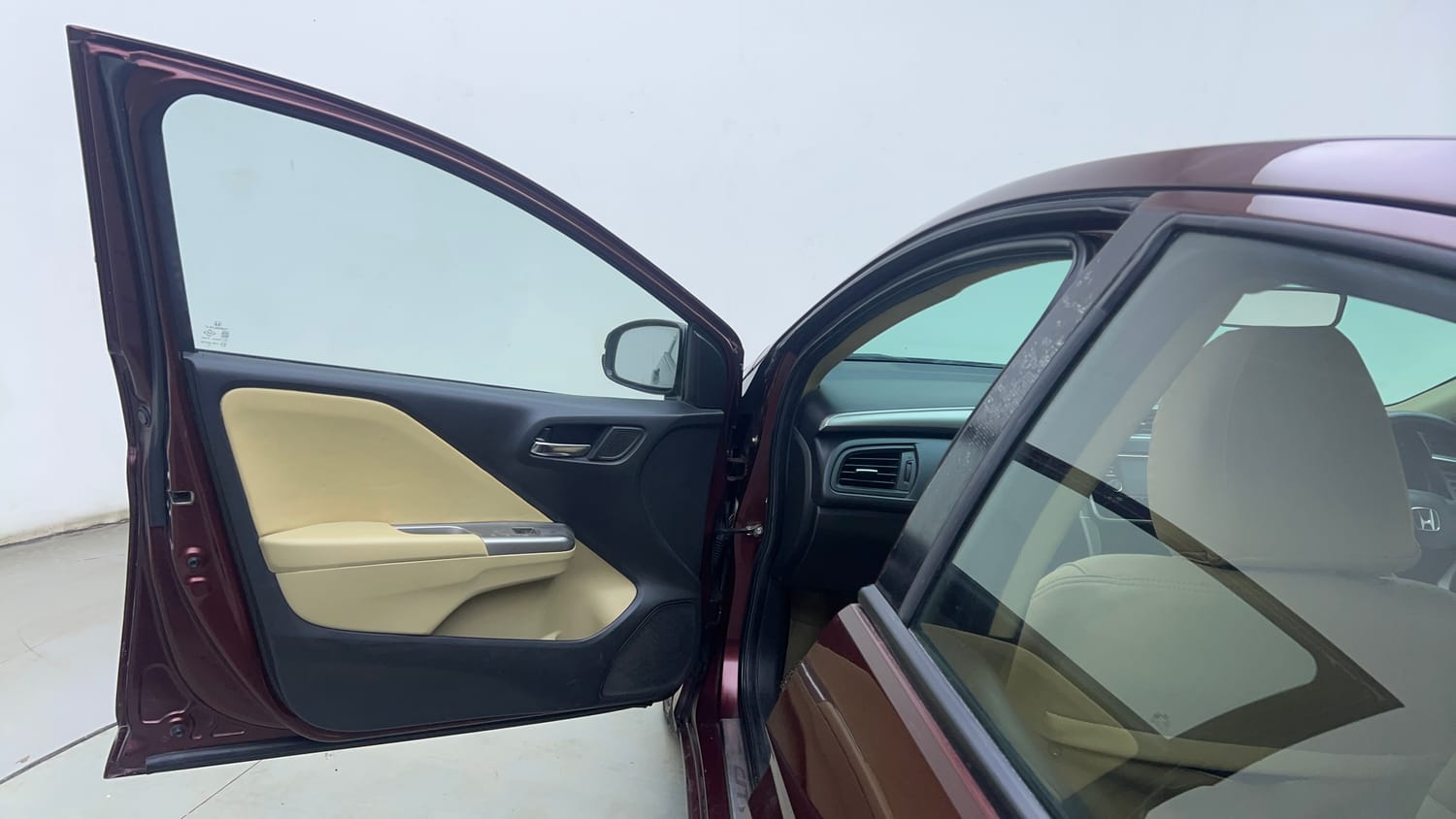 Used 2015 Honda City V Petrol Manual interior LEFT FRONT DOOR OPEN VIEW