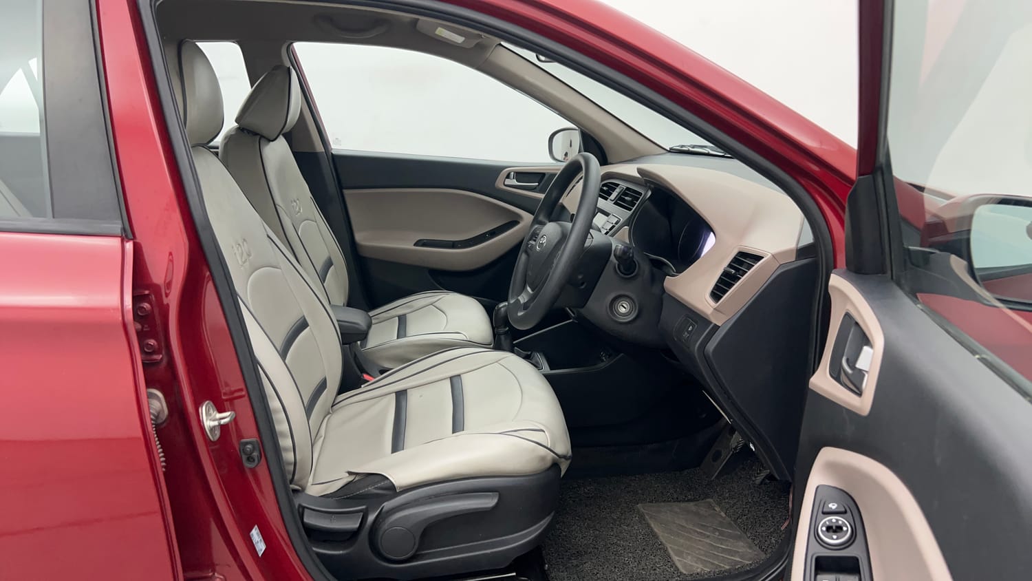 Used 2018 Hyundai Elite i20 Sportz 1.2 Petrol Manual interior RIGHT SIDE FRONT DOOR CABIN VIEW