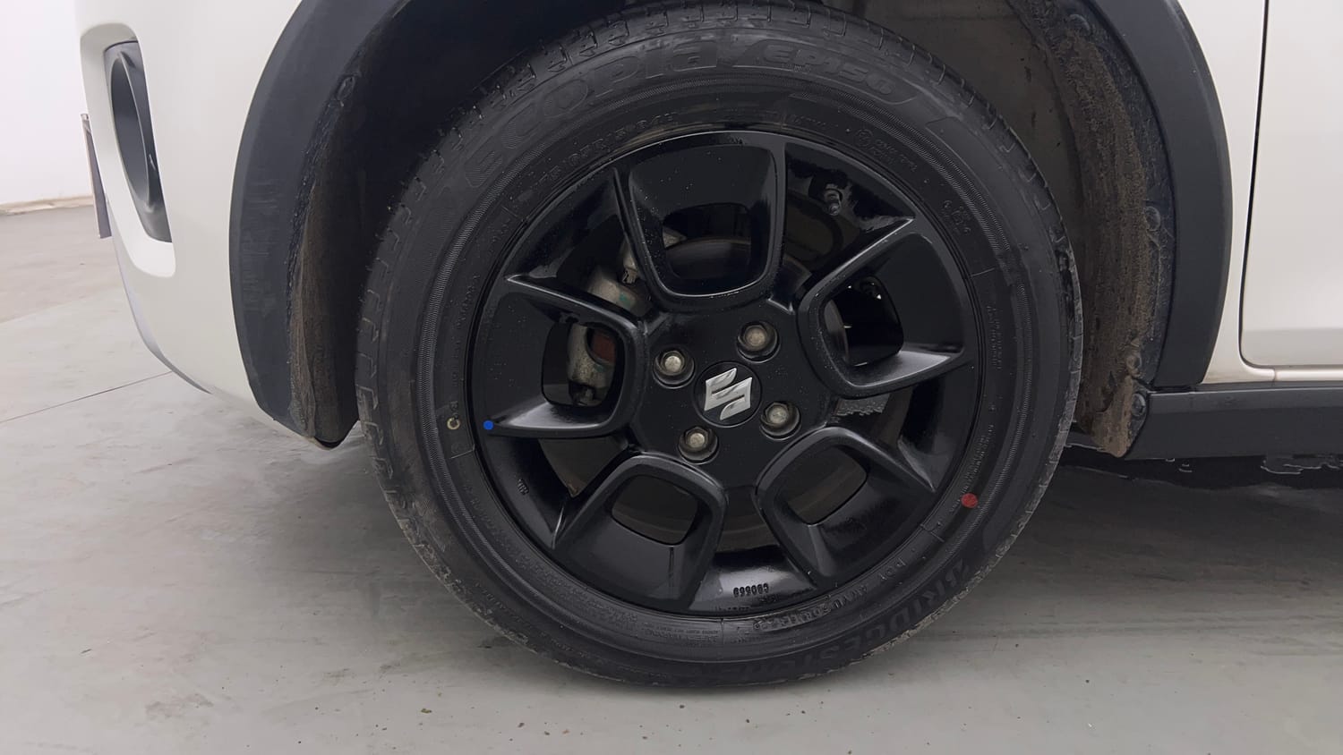 Used 2022 Maruti Suzuki Ignis Zeta 1.2 AMT Petrol Automatic tyres LEFT FRONT TYRE RIM VIEW