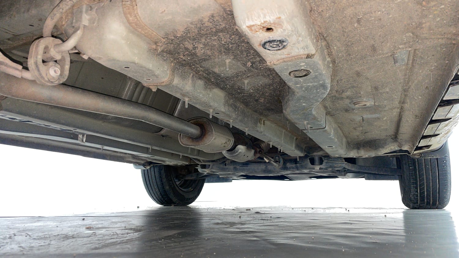 Used 2024 Hyundai Creta 1.5 MPi Petrol MT EX Petrol Manual extra REAR RIGHT UNDERBODY VIEW