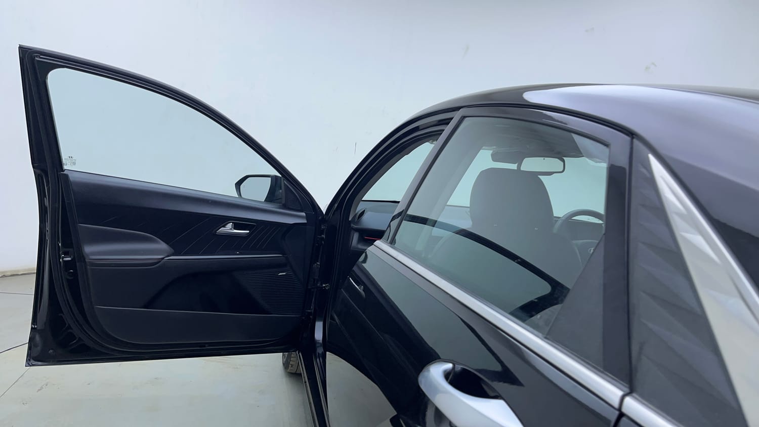 Used 2024 Hyundai Verna SX (O) 1.5 Turbo Petrol DCT Petrol Automatic interior LEFT FRONT DOOR OPEN VIEW