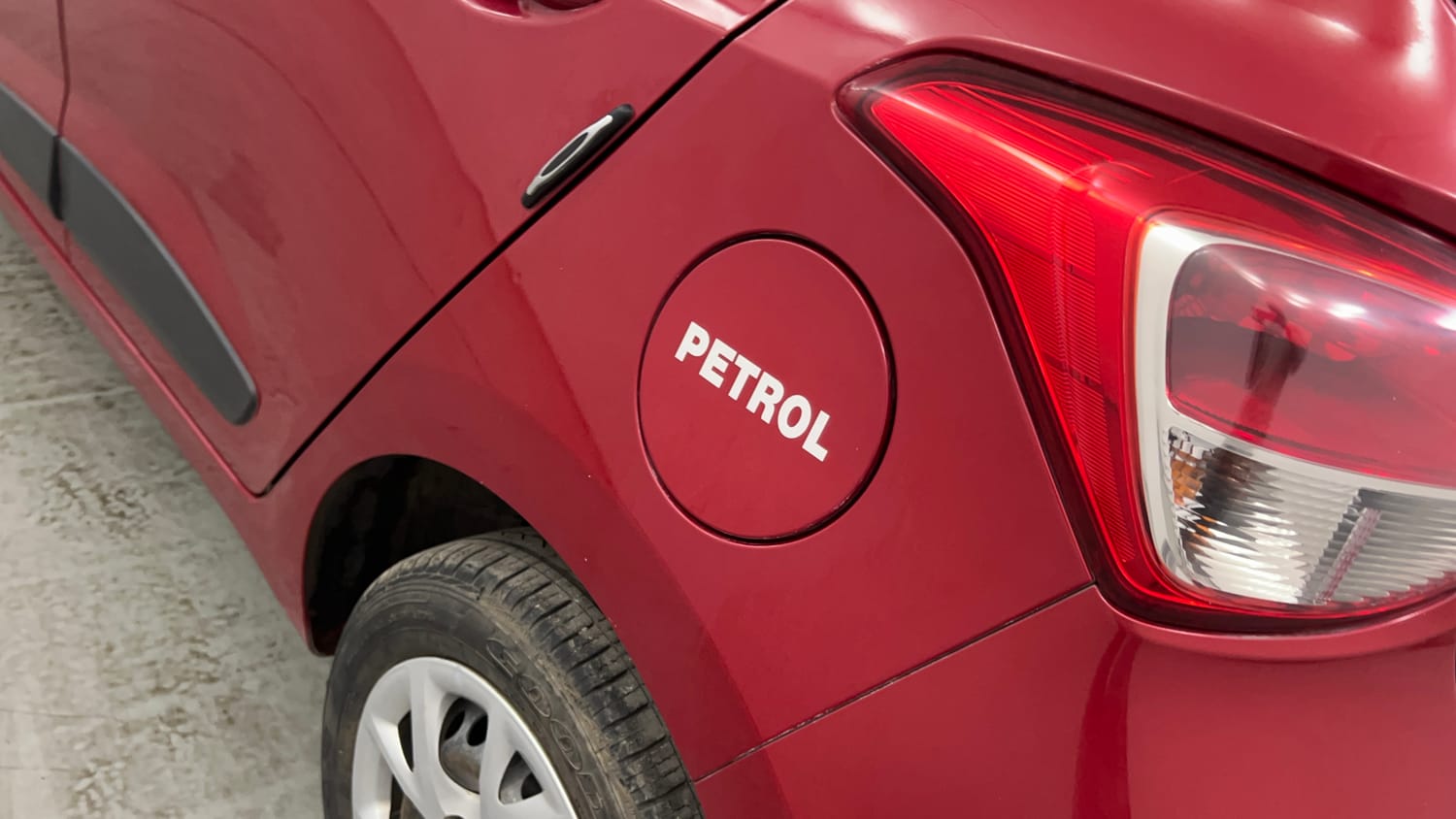 Used 2017 Hyundai Grand i10 Sportz (O) 1.2 Kappa VTVT Petrol Manual dents MINOR SCRATCH